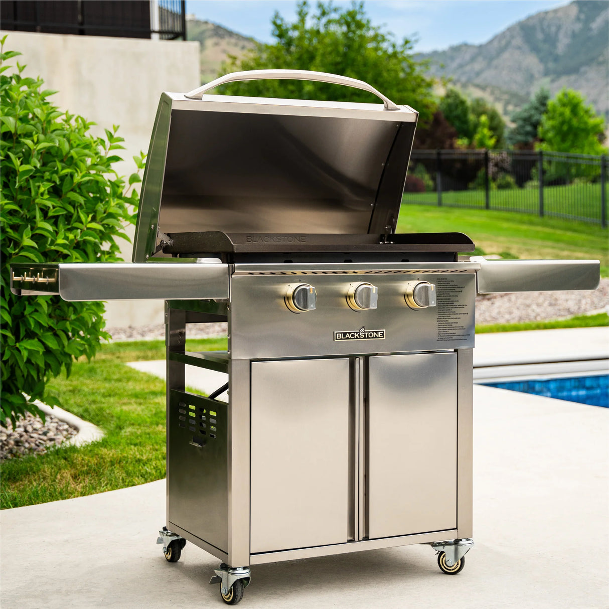 Blackstone 28" Griddle with Cabinet